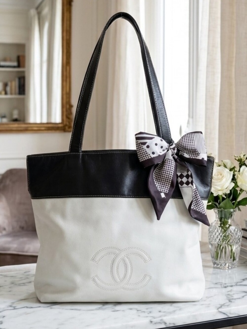 Chanel Vintage  Black & White Lambskin CC Shopper Tote 1997-1999 ✨️💕